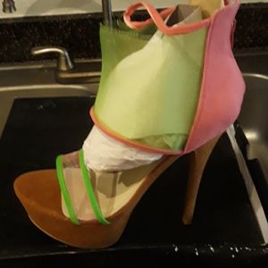 Size 11 MAKE A OFFER LOOKING TO SELL TODAY